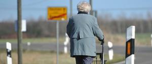 Zu Fuß zur weit entfernten Verwaltungsdienststelle? Das ist die Sorge der Landbevölkerung in Brandenburg (auch wenn dieses Foto hier aus Sachsen stammt). 