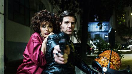 Cooler Killer, ängstliche Freundin. Das Musical "Ammore e Malavita" macht sich einen Spaß aus Stereotypen.