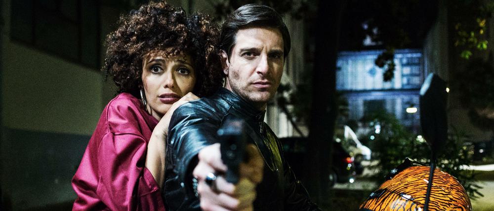 Cooler Killer, ängstliche Freundin. Das Musical "Ammore e Malavita" macht sich einen Spaß aus Stereotypen.