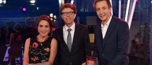 Flughafenchef Engelberg Lütke Daldrup (Mitte) war der erste Gast, den die "Abendshow"-Moderatoren Britta Steffenhagen und Marco Seiffert in der Sendung hatten. Die Premierensendung wurde live vom Flughafen BER gesendet, sonst wird das Studio im Fernsehzentrum an der Masurenallee aufgebaut. 