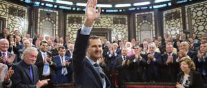 Bejubelt. Baschar al-Assad 2016 während der ersten Sitzung des neu gewählten Parlaments in Damaskus.