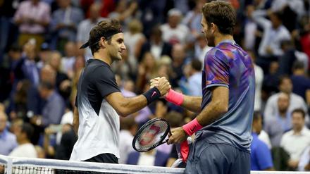 Roger Federer (l.) unterlag Juan Martin del Potro bei den US Open.