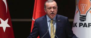 Der türkische Präsident Erdogan bei einem Treffen seiner Partei in Ankara.