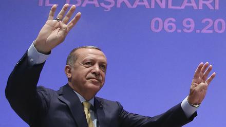 Der türkische Präsidenten Recep Tayyip Erdogan bei einem Treffen mit Mitgliedern seiner Partei.
