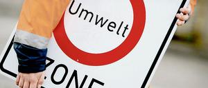 Mit oder ohne blaue Plakette. Schon heute kann man Autos kaufen, mit denen man künftig in alle Umweltzonen fahren kann. 