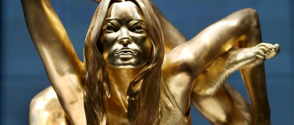 Ein Ideal? Yoga wird oft als Wunderwaffe dargestellt. (Im Bild goldene Kate-Moss-Skulptur im British Museum.)