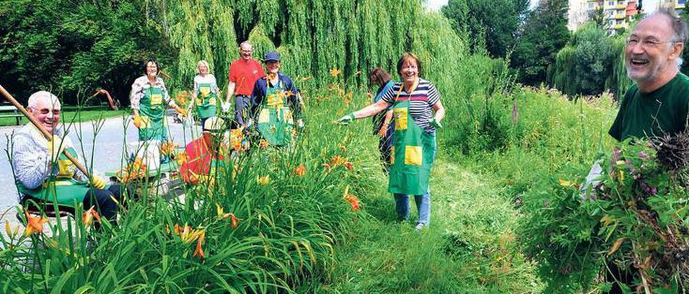 Tausende Berliner beteiligen sich an den Aktionstagen „Gemeinsame Sache – saubere Sache“ – wie hier die Initiative „Bürger für den Lietzensee“.
