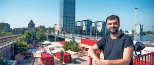 Events mit Ausblick. Alexander Skornia leitet das Geschehen im 1 Stralau. Gefeiert wird hier wohl seltener, dafür gibt es Streetfood-Events, einen Biergarten und bald auch Yogakurse.
