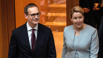 Ein Bild aus besseren Tagen: Michael Müller (l), damals noch Regierender Bürgermeister und die damalige SPD-Landesvorsitzende Franziska Giffey.