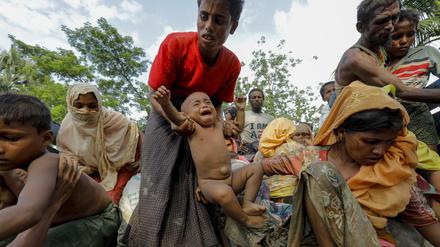 Angehörige der muslimischen Minderheit der Rohingya auf der Flucht aus Myanmar. 