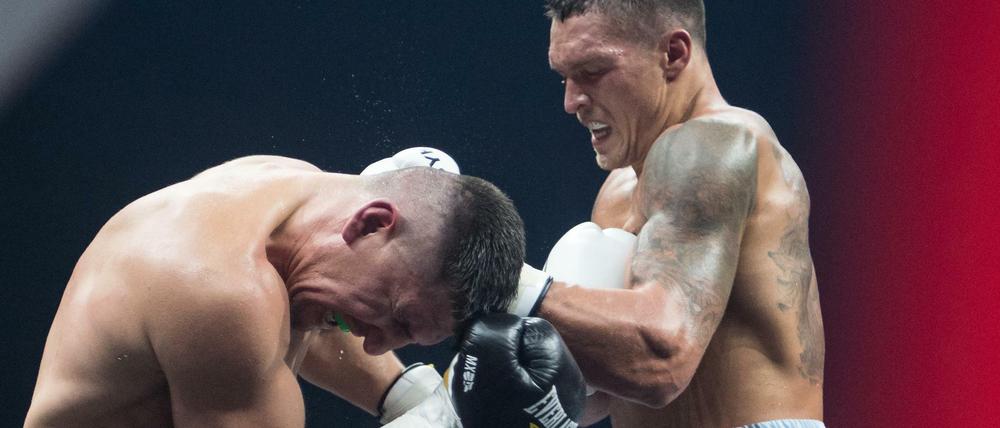 WBO-WM Cruisergewicht Huck (links) verliert gegen Alexander Usyk durch technischen K.o.