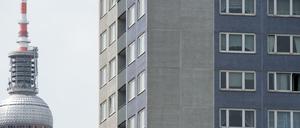 Harter Wohnungsmarkt. Die Unterzeichner berichten, dass Häuser entmietet werden und dann leer stehen.