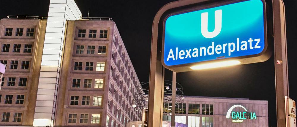 Der Alexanderplatz bei Nacht. (Symbolbild)