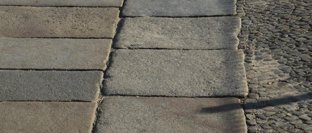 Berliner Plattentektonik. Ein für die Hauptstadt typisches Gehwegmuster. 