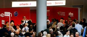 Chaos am Flughafen: Die Kunden fühlen sich allein gelassen.