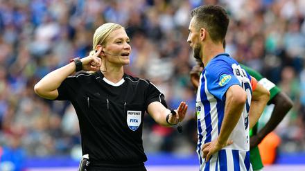 Für Schiedsrichterin Steinhaus war es bei ihrer Bundesligapremiere ein recht angenehm zu leitendes Spiel.