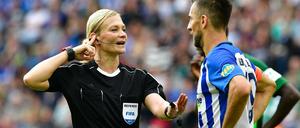 Für Schiedsrichterin Steinhaus war es bei ihrer Bundesligapremiere ein recht angenehm zu leitendes Spiel.