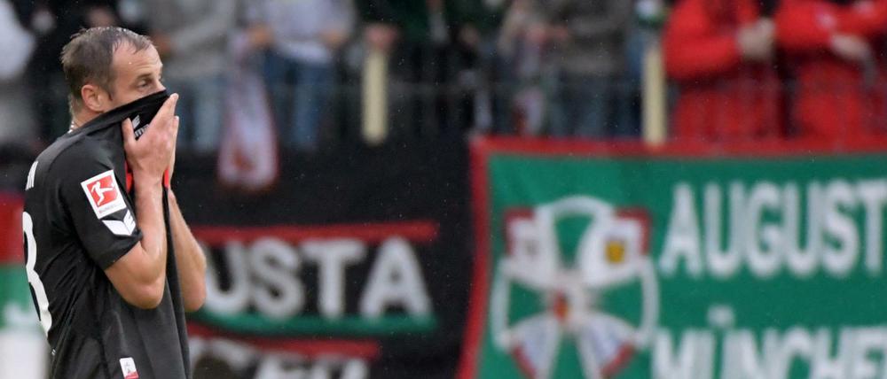 Vorfreude sieht anders aus: Am Donnerstag trifft der 1. FC Köln mit Kapitän Matthias Lehmann auf den FC Arsenal.