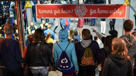 Nach der Party. Viele Besucher nahmen die S-Bahn zurück nach Berlin.