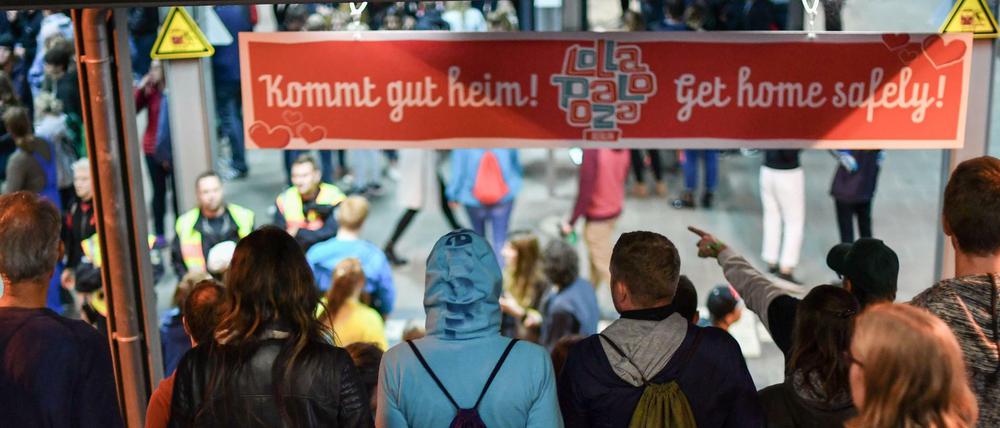 Nach der Party. Viele Besucher nahmen die S-Bahn zurück nach Berlin.