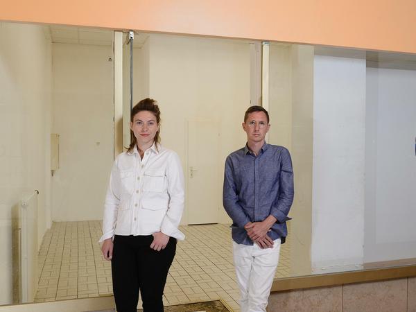 Bärbel Trautwein und Daniel Herleth, founder of the project space „Oracle“ based in a  shopping mall in Charlottenburg.