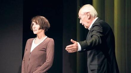 Anouschka Renzi als Marguerite, mit Joachim Bliese als Armands Vater. 