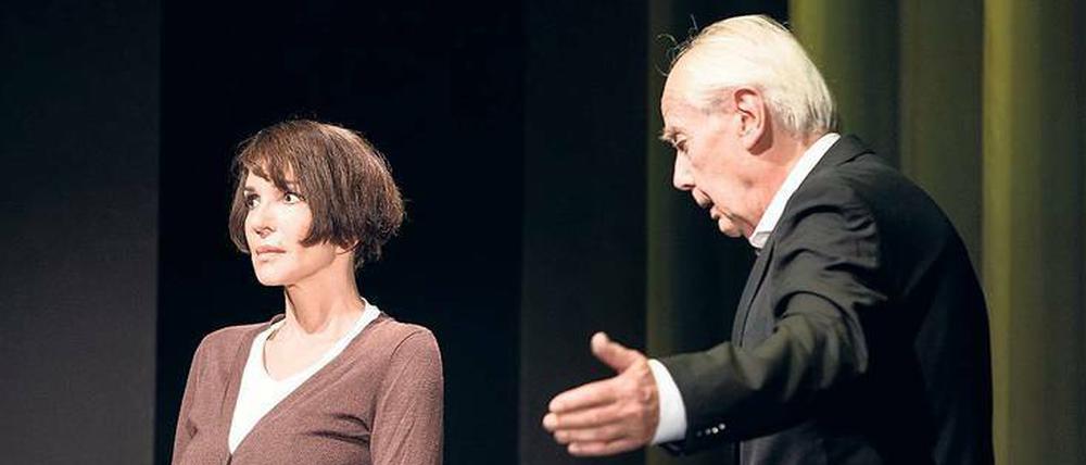 Anouschka Renzi als Marguerite, mit Joachim Bliese als Armands Vater. 