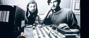 Auch Steve Jobs (1955 - 2011, auf der Projektion oben rechts) verließ Apple und stieg dort später wieder ein. 