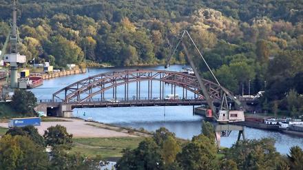 Der Oberhafen vor der Schulenburgbrücke soll zum Umschlagplatz für Schwerlasten werden.