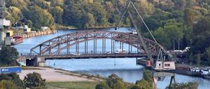 Der Oberhafen vor der Schulenburgbrücke soll zum Umschlagplatz für Schwerlasten werden.