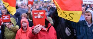 CDU-Wahlkampf in Finsterwalde. Zuweilen bleibt es nicht beim Protest - Unmut über die Politiker schlägt zuweilen um in Gewalt.