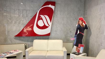 Empfangsbereich der Air-Berlin-Zentrale südlich des Flughafens Tegel. Die Stewardess lässt grüßen.