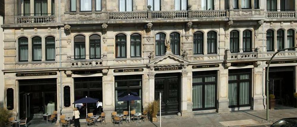 Hotel Angleterre. Das Neo-Renaissance-Gebäude wurde 1891 vom Architekten Gustav Knoblauch errichtet.