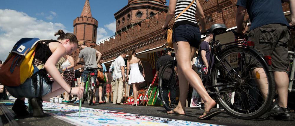 Open Air Gallery auf der Oberbaumbrücke in Friedrichshain-Kreuzberg.