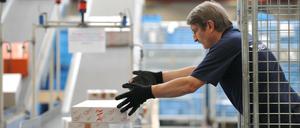 Es stockt im Paketzentrum von Hermes. Der Dienstleister kann einige Pakete in Berlin derzeit nicht pünktlich zustellen.