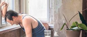 Zerstörtes Lebensglück. Holbrecht (Marcus Mittermeier) erleidet in seiner neuen Wohnung einen Nervenzusammenbruch – Szene aus der „Schuld“-Folge „Kinder“.