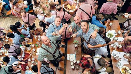 Besucher auf der Münchner Wiesn: Von den Bayern lernen heißt feiern lernen.