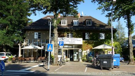 Die Neuen Kammerspiele in Kleinmachnow an der Karl-Marx-Straße.