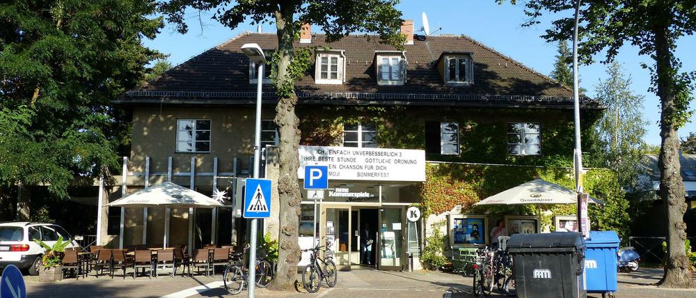 Die Neuen Kammerspiele in Kleinmachnow an der Karl-Marx-Straße.