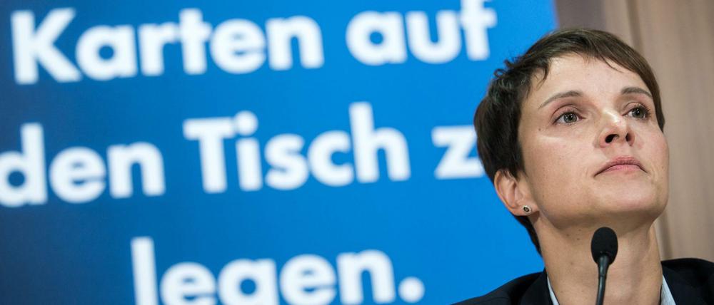 Will von Verbindungen zu Rechtsradikalen nichts wissen: AfD-Chefin Frauke Petry.
