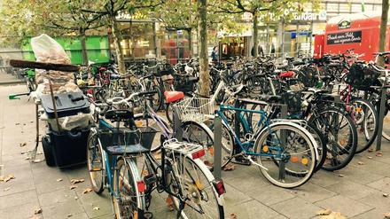 Morgens, 7.25 Uhr, in Spandau- Alles voll. Aber werden die auch bewegt?