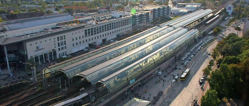 Vom Bahnhof Spandau soll die S-Bahn wieder bis nach Nauen fahren.