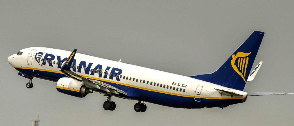 Ein Ryanair-Flugzeug hebt im französischen Lille ab.