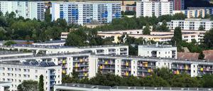 Sanierte Plattenbauten in Berlin Marzahn.