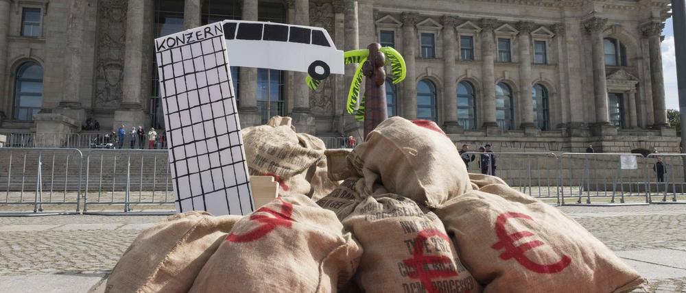 Mit einem Aktionstag forderte auch das Bündnis „Reichtum umverteilen – ein gerechtes Land für alle!“ am Wochenende dazu auf, mehr Steuergerechtigkeit zu schaffen.