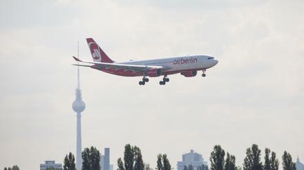 Das angestrebte Ziel nur eines einzigen Berliner Flughafens, zumindest historisch betrachtet, der Stadt wesensfremd. 