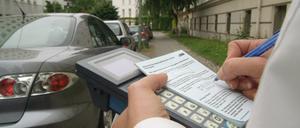 In Parkraumbewirtschaftungszonen dürfen Anwohner nur mit Vignetten parken. 