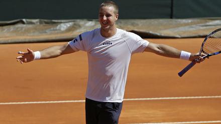 Einer der größten Siege seiner Karriere. Jan-Lennard Struff bejubelt den Klassenerhalt mit Deutschland.
