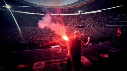 Die Band Rammstein tritt im Olympiastadion Berlin auf.