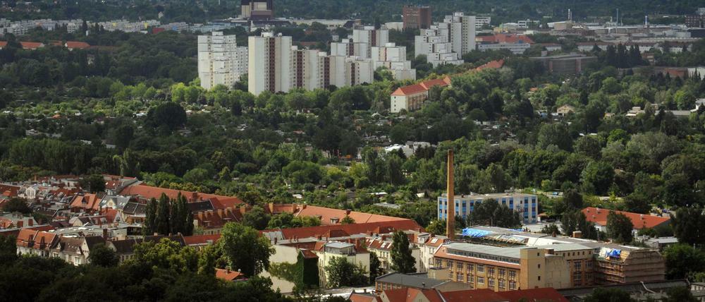Die Skyline von Berlin aufgenommen vom Dach der Treptowers, Hauptsitz der Allianz-Versicherung . 